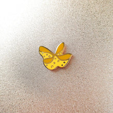 Load image into Gallery viewer, Mini Crab Rangoon Enamel Pin