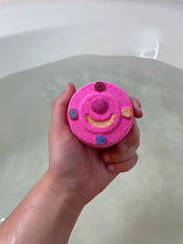 Load image into Gallery viewer, Moon Prisms bath bomb