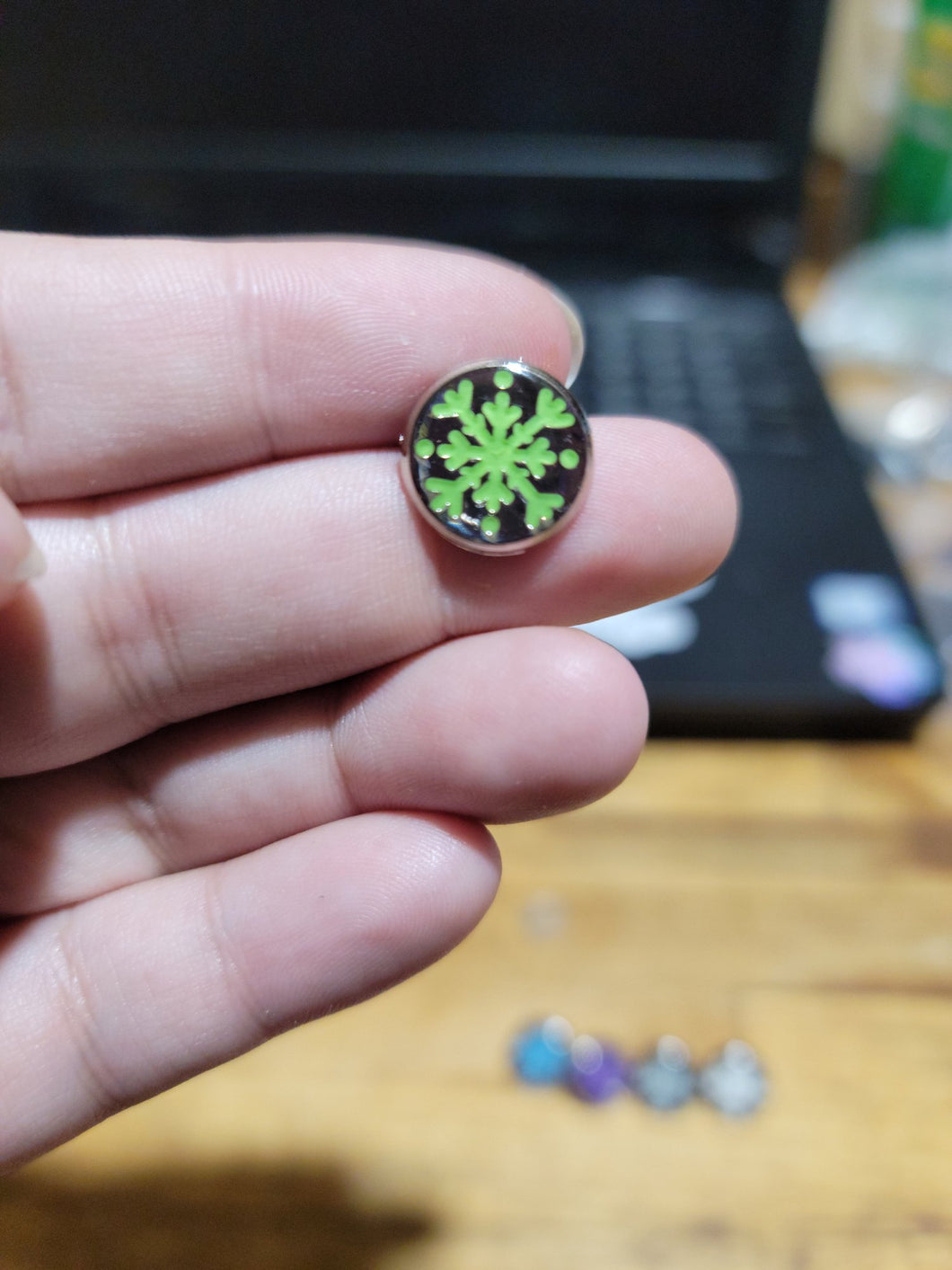 Mini Snowflake Pin