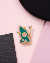Load image into Gallery viewer, Gnome Druid Enamel Pin
