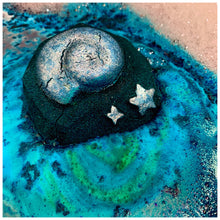 Load image into Gallery viewer, Treasure Fossil Beachy Find Bathbomb
