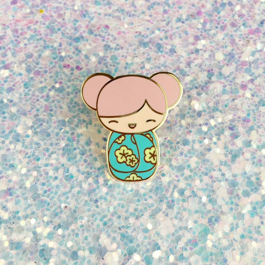 KAWAII KOKESHI DOLL LAPEL PIN