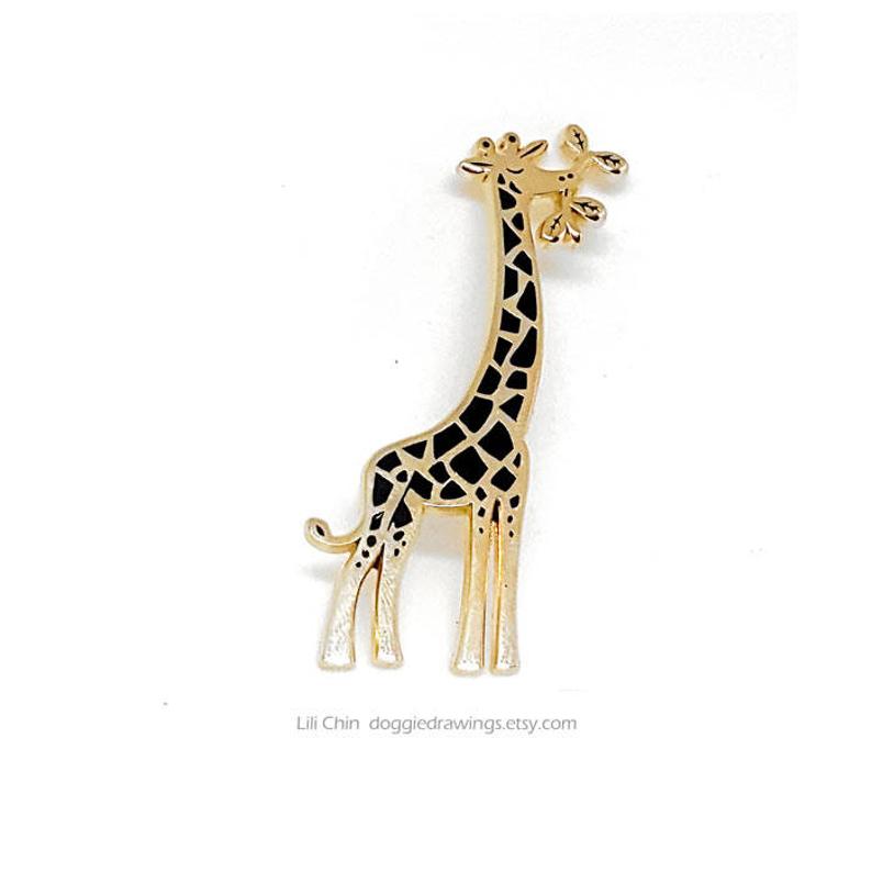 Giraffe enamel pin - Wildlife series