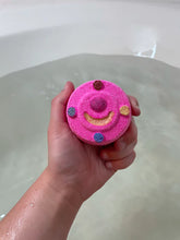 Load image into Gallery viewer, Moon Prisms bath bomb
