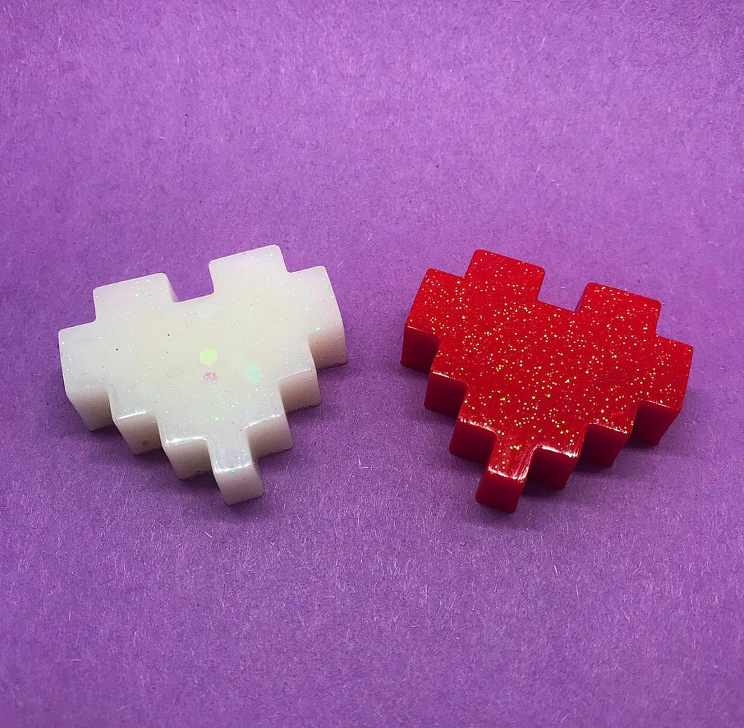 8 Bit Heart Resin Pin